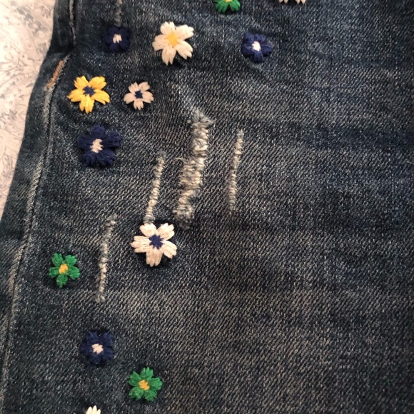 Alice + Olivia Amazing High Rise Girlfriend Embroidered Floral Slim Jeans Guilty - Picture 4 of 12